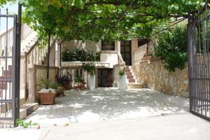 an entrance to a house with a gate at Apartmani Janosevic in Sutomore