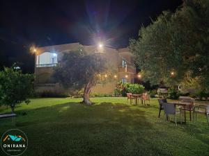 Vườn quanh OniRana Apartments