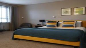 Una cama o camas en una habitación de Coast Rosslare Strand
