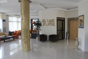 El vestíbulo o zona de recepción de Le Grand Hotel d'Abidjan