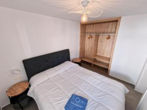 Hoy Caleta Apartments客房内的一张或多张床位