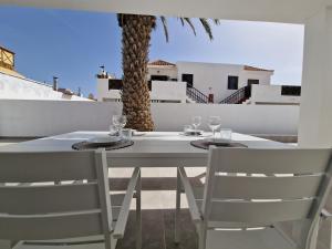 Hoy Caleta Apartments的阳台或露台