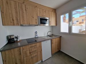 Hoy Caleta Apartments的厨房或小厨房