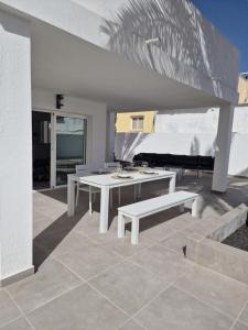 Hoy Caleta Apartments的阳台或露台