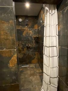 Ένα μπάνιο στο stefanias apartment