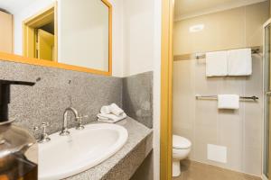 Koupelna v ubytování Statesman Hotel
