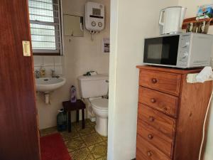 Ένα μπάνιο στο The Little Otter Room in Natures Valley