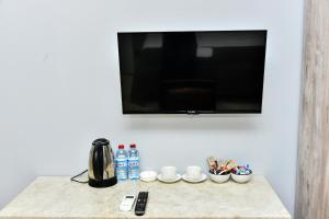 TV a/nebo společenská místnost v ubytování Avrasya Inn Hotel