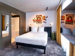 Postel nebo postele na pokoji v ubytování ibis Styles Paris Villejuif