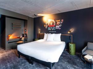 Postel nebo postele na pokoji v ubytování ibis Styles Paris Villejuif