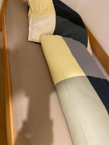 a close up of a bed in a room at NEU Ferienwohnung im Naherholungs u Seengebiet in Bruck in der Oberpfalz +1 photo