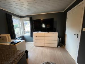Μια τηλεόραση ή/και κέντρο ψυχαγωγίας στο Spaceious house for ONS