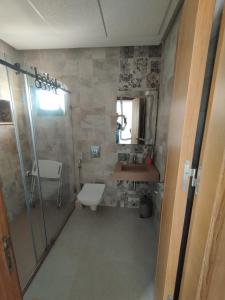 a bathroom with a shower and a sink and a toilet at Appartement neuf a complex colina smir in Sania Torres