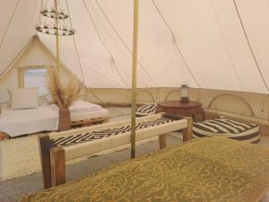 Postel nebo postele na pokoji v ubytování Garden Glamping Mirabelle