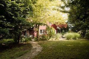 Κήπος έξω από το Bezauberndes Schwedenhaus mit Garten