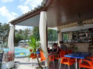 Bazén v ubytovaní Tsolakis Studios & Apartments alebo v jeho blízkosti