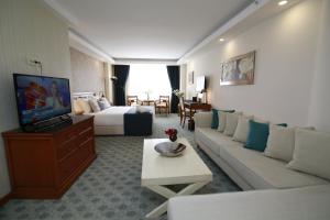 Postel nebo postele na pokoji v ubytování Tuzla Garden Hotel & Spa