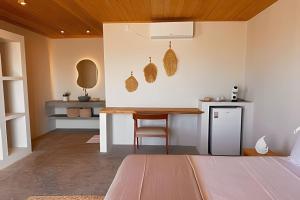 a bedroom with a desk and a table in a room at Casa Caju Tatajuba in Tatajuba +58 photos