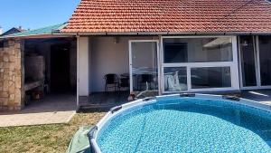 Hồ bơi trong/gần Apatin apartman