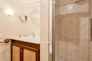 a bathroom with a sink and a shower at La Perpetua, Terre Marine in Riomaggiore