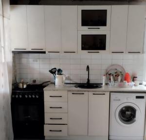 Eldhús eða eldhúskrókur á GUEST HOUSE NATA CHAVCHAVADZE ST.25