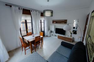 Μια τηλεόραση ή/και κέντρο ψυχαγωγίας στο Apartamento junto a la Universidad y la Catedral