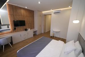 Μια τηλεόραση ή/και κέντρο ψυχαγωγίας στο Ser In Hotel