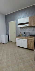 Kuchyň nebo kuchyňský kout v ubytování Apartman SPLENDID