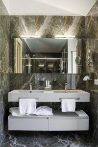 a bathroom with a sink and a mirror at Hotel Villa Paradiso in Arona
