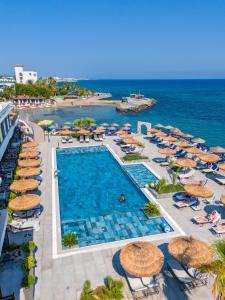 Бассейн в Manolya Hotel или поблизости