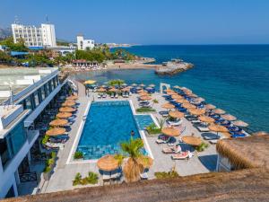 Бассейн в Manolya Hotel или поблизости