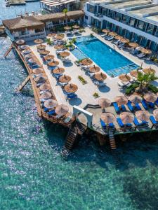 Бассейн в Manolya Hotel или поблизости