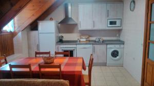 Pirinargi Apartamentoにあるキッチンまたは簡易キッチン