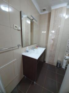 Koupelna v ubytování Apartamento T2 Douro-Ansiães + 18 fotografií