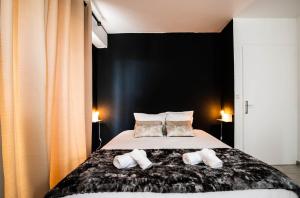 a bedroom with a large bed with two pillows at Kusmi Love piscine proche du lac in Annecy +28 photos