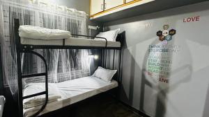 Ліжко або ліжка в номері Da Java 18 hostel and Homestay Chikmagalur