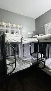 Ліжко або ліжка в номері Da Java 18 hostel and Homestay Chikmagalur