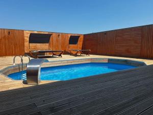Бассейн в VB ECO SUITES или поблизости