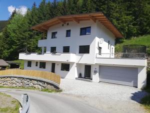 Budynek, w którym mieści się apartament