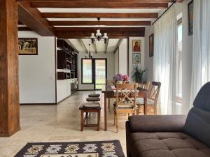a living room with a couch and a table at Casa Tudorescu in Horezu