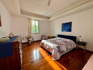a bedroom with a bed and a wooden floor at Casa Martita in Taglio di Po +15 photos
