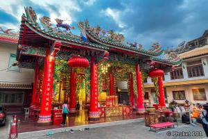 a temple in a city with red columns at X Hidden Dragon Yaowarat MRT วัดมังกร in Samphanthawong