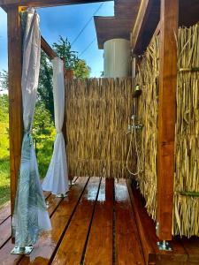 Balkón nebo terasa v ubytování Zeta River Glamping