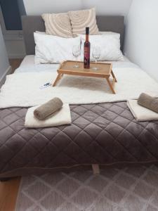 Apartman Pavlović Divčibare房間的床