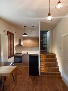 a kitchen and living room with a table and stairs at Da Caterina Appartamento Con Cucina in Cittadella