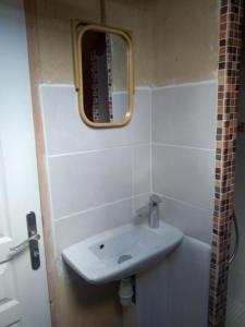 Fotografia z galérie ubytovania Chaleureuse maisonnette v destinácii Lopérec