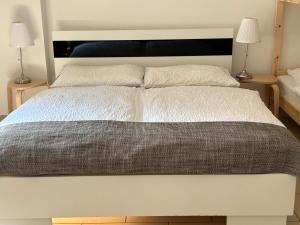 Postel nebo postele na pokoji v ubytování Hotel Adler I Haus-Innenhof