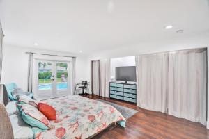 Ένα ή περισσότερα κρεβάτια σε δωμάτιο στο Beautiful Gem in Miami Gardens w Heated Pool +39 φωτογραφίες