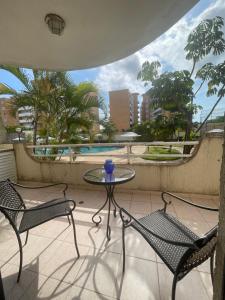 a table and chairs on a balcony with a view at Alcaravanes 1 in Higuerote