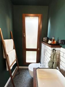 Gallery image of The Suite Vally in ‘En Hod